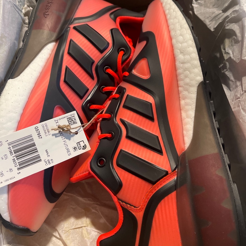 ADIDAS ORIGINALS
ZX 2K Boost Futures